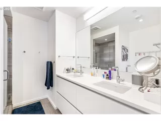 More Details about MLS # 622773286 : 1075 NW NORTHRUP ST 814