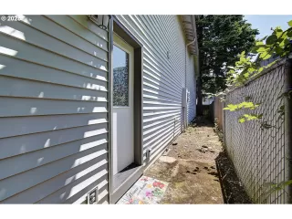 Photo #4: 622871308 Listing