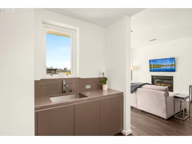 MLS: 623030307 Condo For Sale