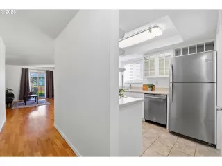 Photo #4: 623057135 Listing 