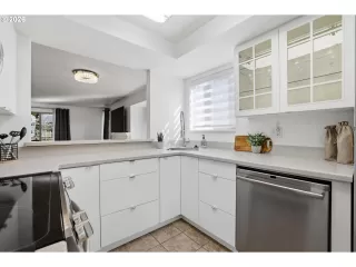 Photo #6: 623057135 Listing 