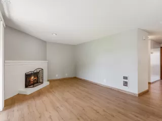 Photo #2: 623129706 Listing 
