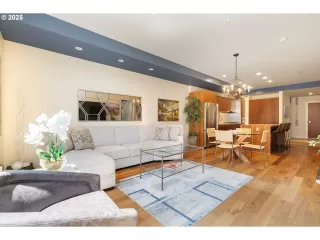 Photo #4: 623143432 Listing