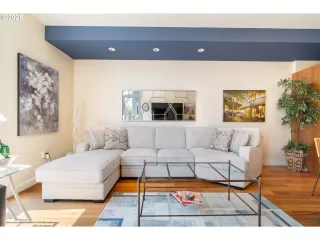 Photo #5: 623143432 Listing