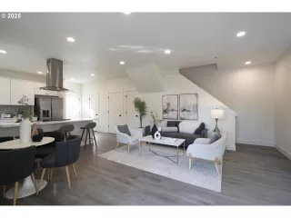 Photo #3: 623235078 Listing