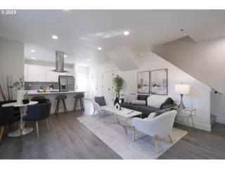 Photo #4: 623235078 Listing