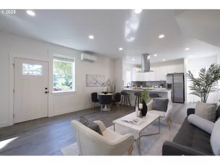 Photo #5: 623235078 Listing