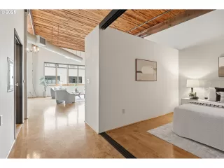 Photo #2: 623395486 Listing 