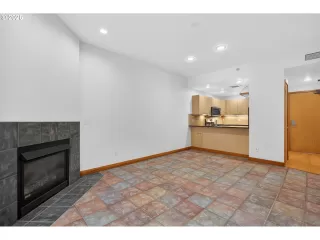 Photo #5: 623417259 Listing 