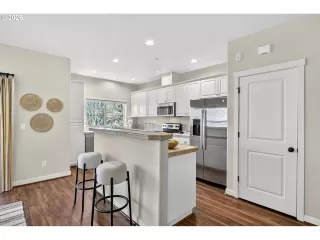 Photo #5: 623514341 Listing 