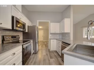 Photo #5: 623544069 Listing