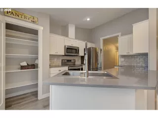 Photo #6: 623544069 Listing