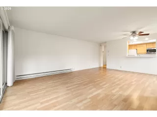 Photo #4: 623822494 Listing