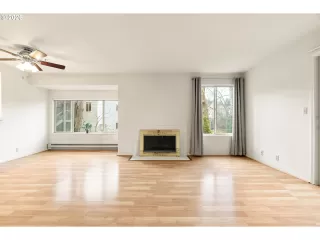 Photo #5: 623822494 Listing