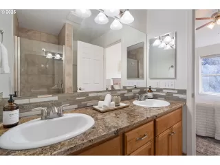 Photo #4: 624055246 Listing 