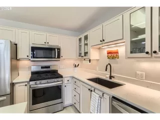 Photo #6: 624333285 Listing 