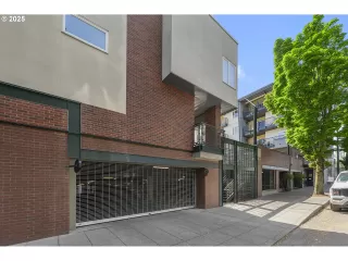 Photo #2: 624391626 Listing