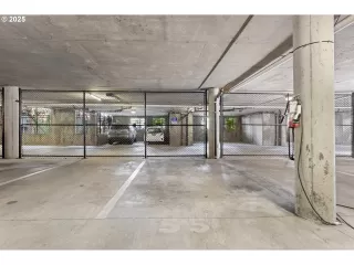 Photo #6: 624391626 Listing