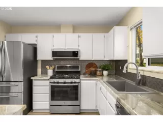 Photo #2: 624431144 Listing