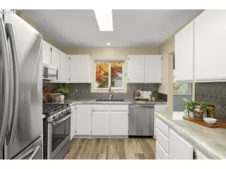 Photo #4: 624431144 Listing