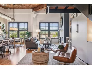 Photo #2: 624502689 Listing 