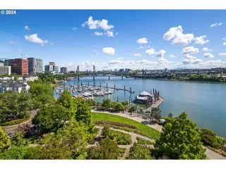 Photo #4: 624679833 Listing