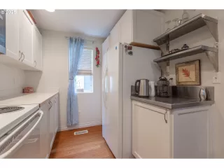 Photo #4: 624755179 Listing 