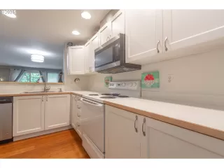 Photo #5: 624755179 Listing 