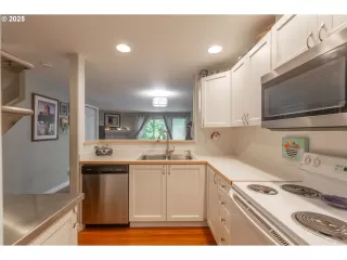 Photo #6: 624755179 Listing 