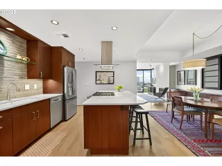 Photo #5: 624926094 Listing