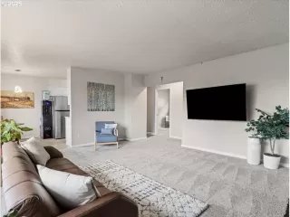 Photo #5: 625529754 Listing