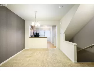 Photo #3: 625551929 Listing