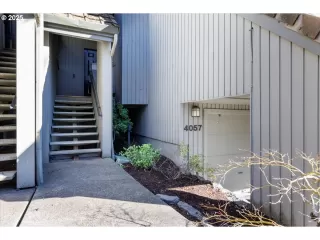 Photo #2: 626760092 Listing