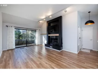 Photo #4: 626760092 Listing