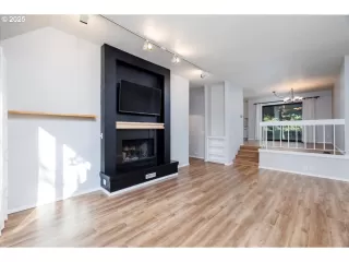 Photo #5: 626760092 Listing