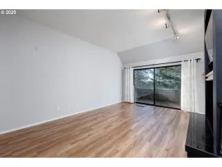 Photo #6: 626760092 Listing