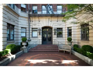 Click for more information on MLS # 626903938 : 2141 NW DAVIS ST 403 More Details about MLS # 626903938 : 2141 NW DAVIS ST 403