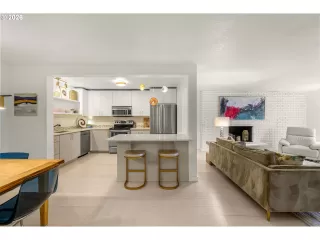 Photo #6: 627903331 Listing 