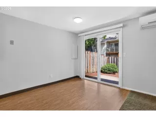 Photo #2: 628628348 Listing 