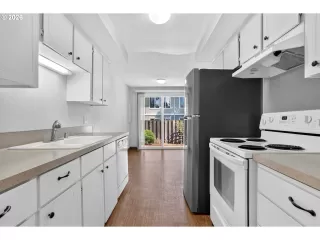 Photo #5: 628628348 Listing 