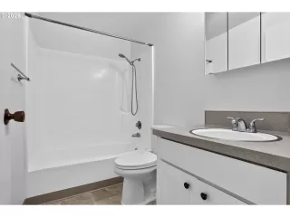 Photo #6: 628628348 Listing 