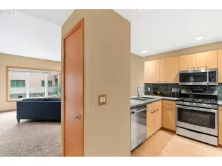 Photo #4: 628633958 Listing 