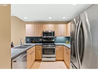 Photo #5: 628633958 Listing 