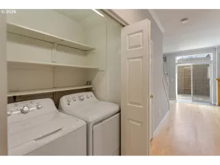 Photo #4: 628878857 Listing