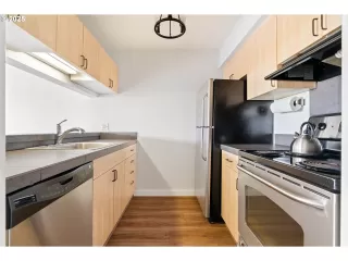 Photo #5: 628936750 Listing 