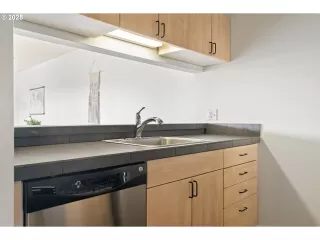 Photo #6: 628936750 Listing 