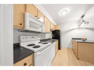 Photo #4: 629256469 Listing