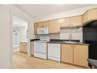 Photo #6: 629256469 Listing