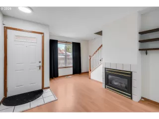 Photo #4: 629755781 Listing