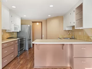 Photo #4: 631118393 Listing